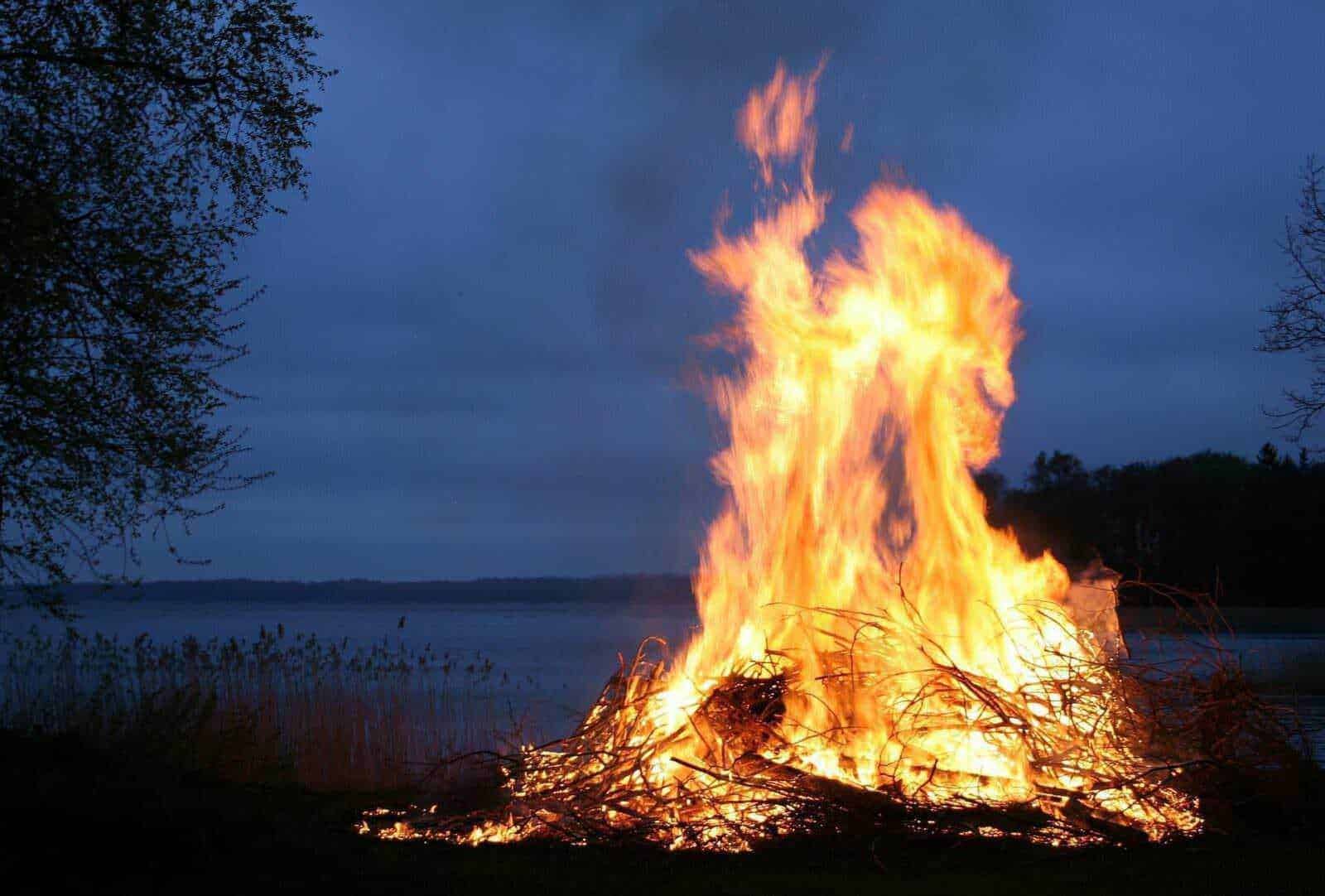 15 mestieri antichi scomparsi nel 21° secolo. Accensione del fuoco con tecniche tradizionali