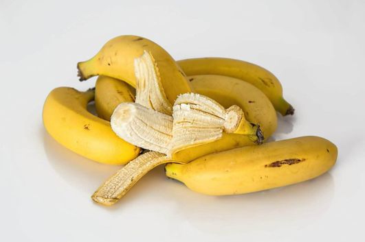 Buccia frutta fa bene? 8 vantaggi per la salute