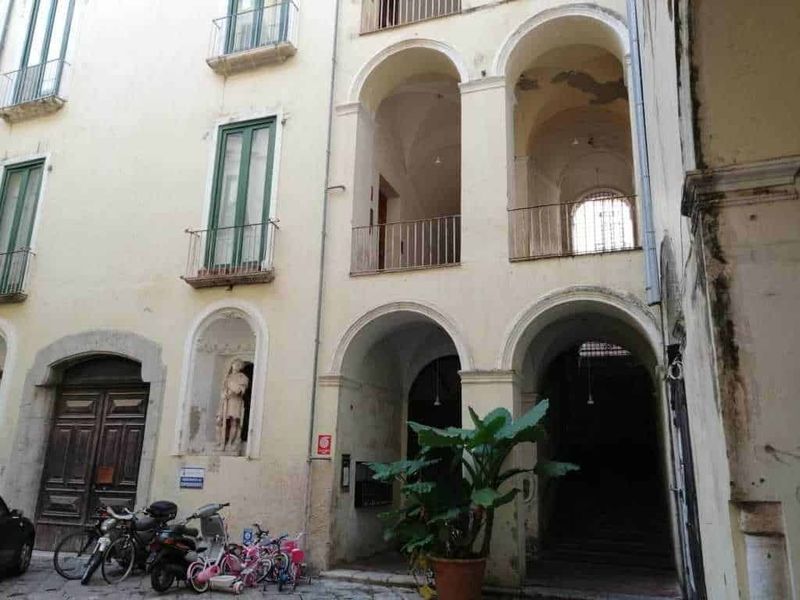 12 Edifici longobardi a Salerno (2026), da Palazzo d'Avossa: stile barocco, coppedè e storia medievale 10 12 Edifici longobardi a Salerno stile barocco e coppedè