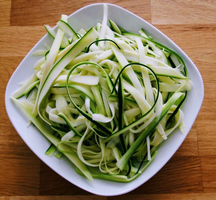 Ricette chetogeniche vegane con zucchine per picnic dietetico