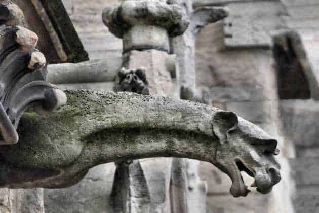 Medioevo: usanze e costumi 21 curiosità sulla vita quotidiana 10 Doccione di un edificio storico