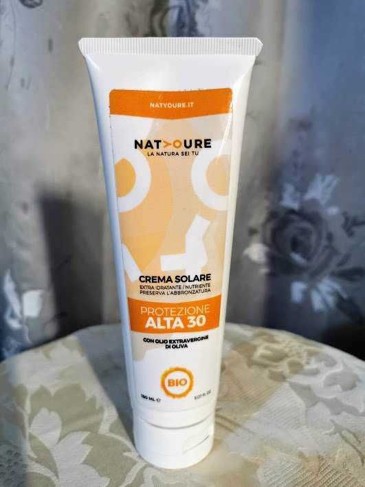 Protezione solare con SPF 30, crema viso naturale e bio, con olio extravergine di oliva, ideale per proteggere la pelle dai raggi UV, adatta a tutti i tipi di pelle, contenuto da 150ml.