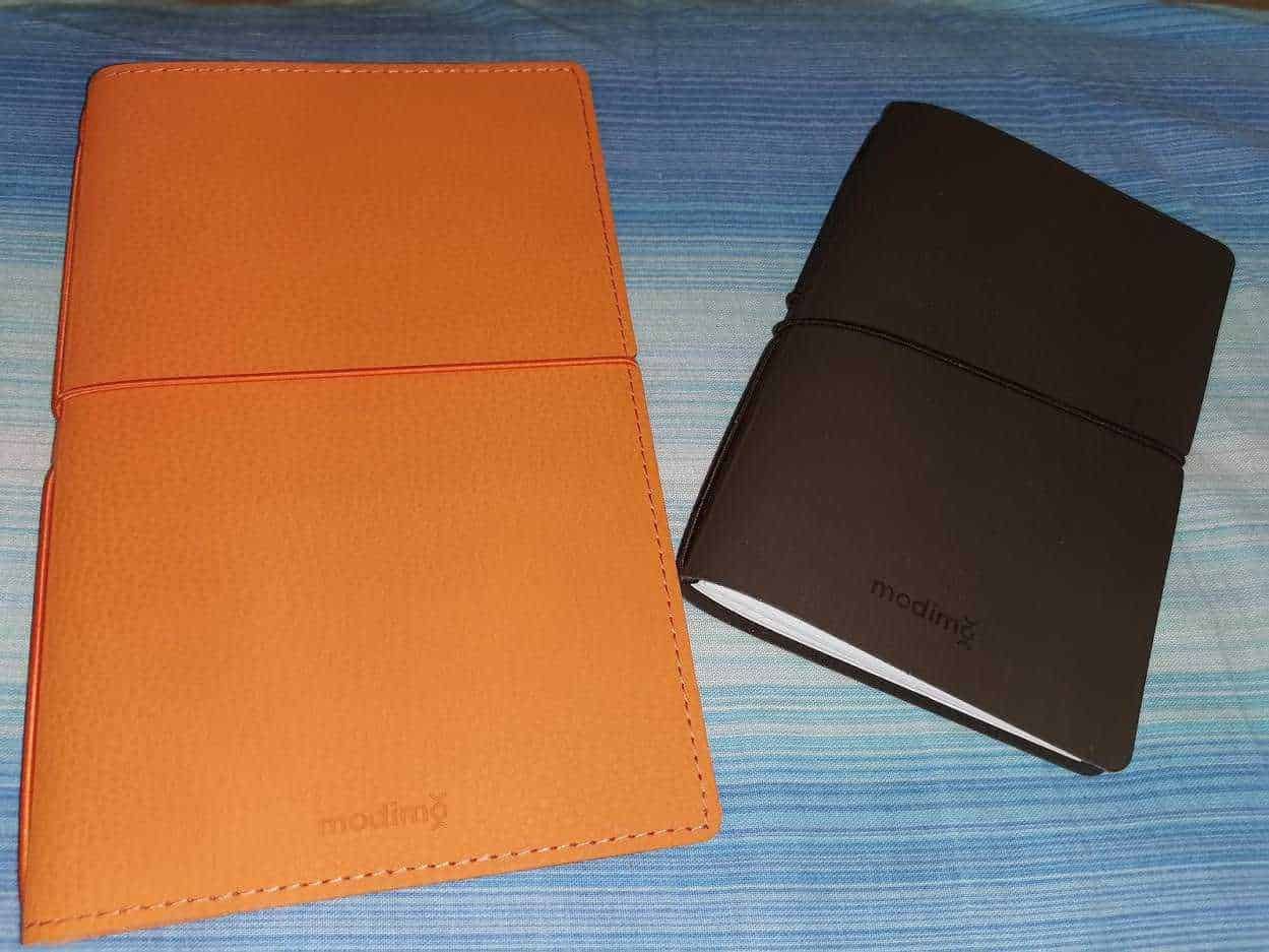 Foglietto organizer e agendina in pelle nera e arancione, perfetti per appunti e pianificazione di alta qualità. Design elegante e pratico, ideale per professionisti e studenti.