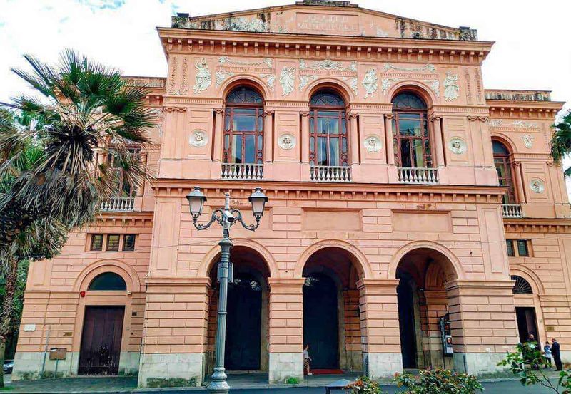 7 musei a Salerno: monasteri, Duomo e luoghi d'arte da vedere (2026) 11 Teatro Verdi