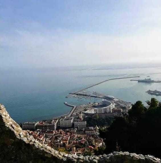 VISTA PANORAMICA DELLA CITTÀ DI SALERNO, IN COSTIERA
