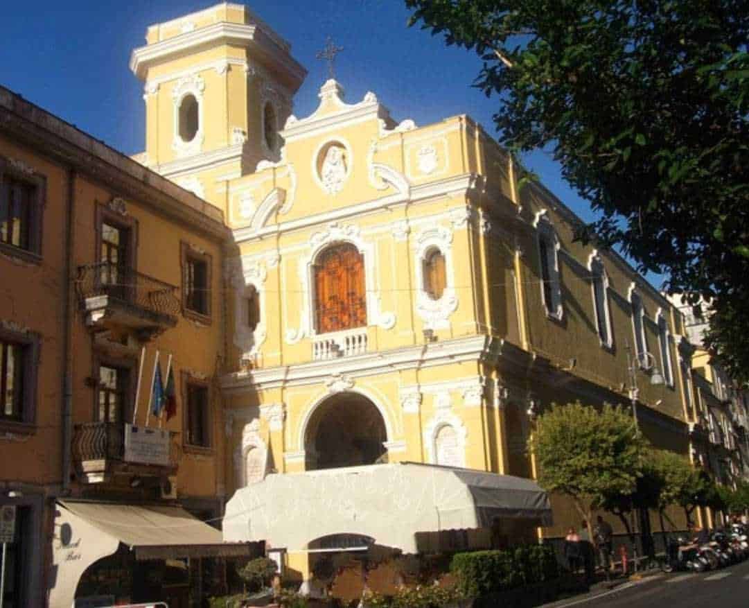 6 Edifici religiosi a Sorrento in stile romanico e rinascimentale