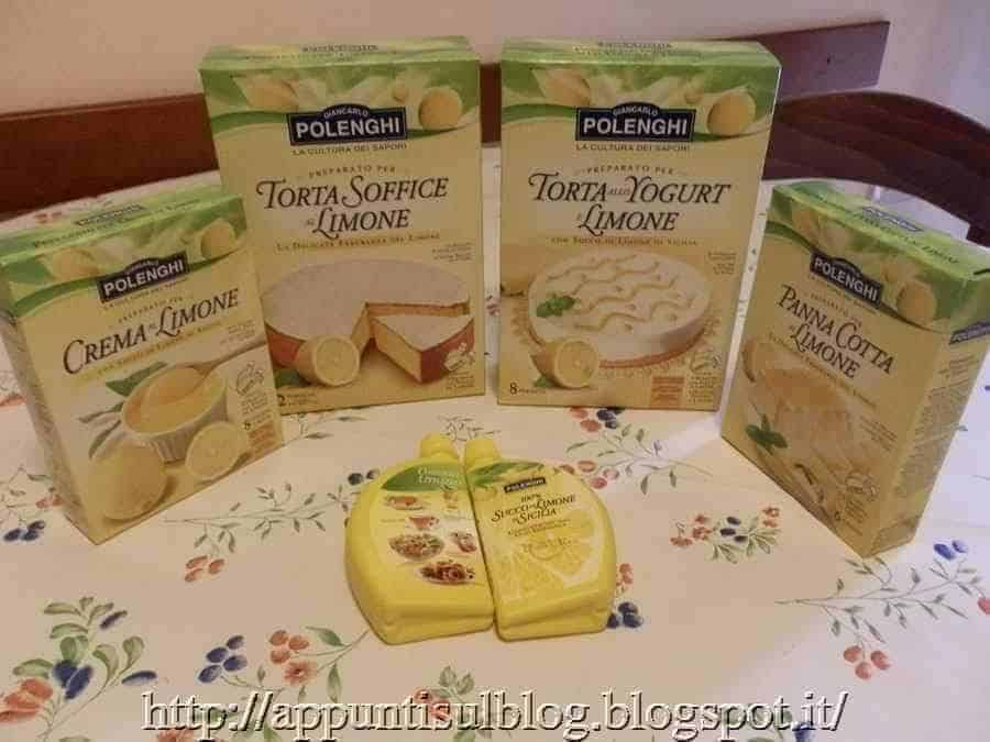 Uva bianca e verde in coppa di cristallo, dolce e fresca, ideale come dessert estivo o spuntino leggero. Presentata in un elegante contenitore, questa decorazione alimentare offre un'ottima idratazione e sapore naturale.