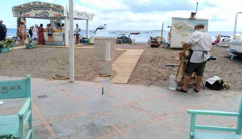 Cosa visitare a Positano in un giorno: mare e panorami 6 Spiaggia Grande, la principale spiaggia di Positano