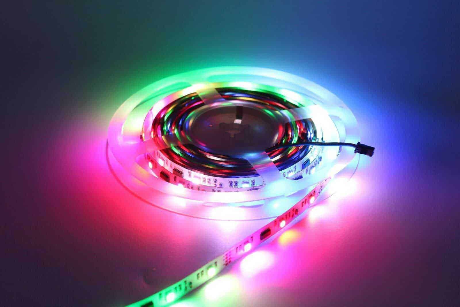 FILIAMINI LED RGB con luce colorata, perfetti per decorazioni e illuminazione creativa, alimentati a USB con effetto luce multicolore. Ideali per ambienti festivi e progetti di design luminoso.