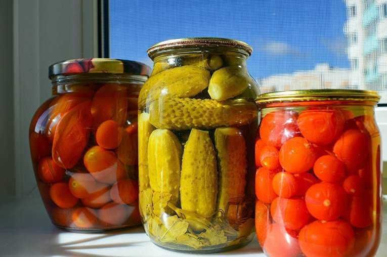 5 Ricette di salamoia invernale di verdure, tra cui i cetrioli sottaceti