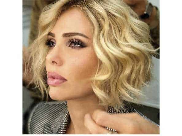 Come ricreare diversi look con una piastra 4 Onde leggere realizzate con piastra per capelli