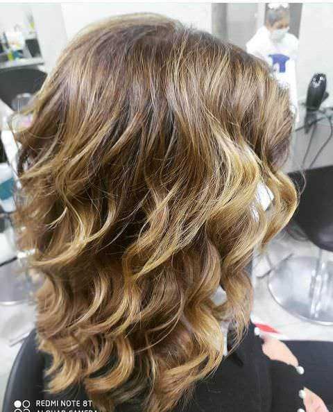 Come ricreare diversi look con una piastra per capelli