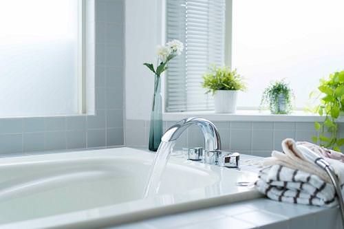 Benefici del bagno meglio doccia o vasca?
