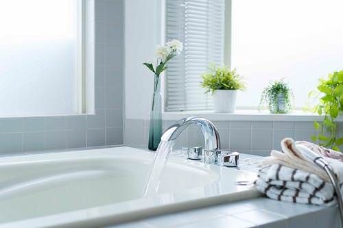 Benefici del bagno meglio doccia o vasca? 3 Benefici del bagno meglio doccia o vasca?