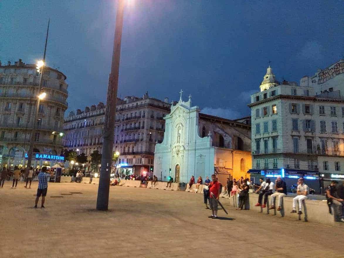Cosa vedere a Marsiglia a piedi dal porto di sera