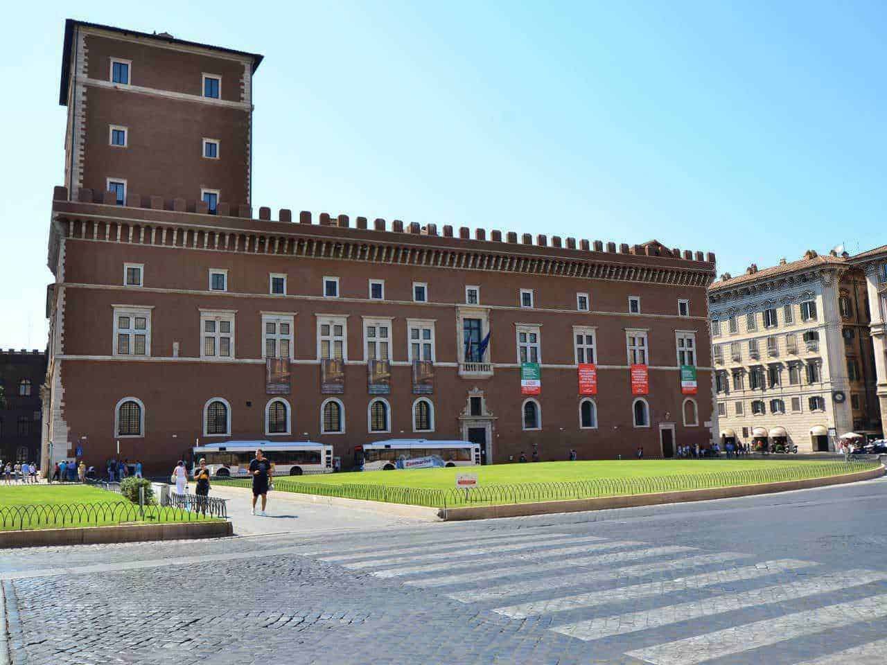 Palazzo Venezia e il balcone di Mussolini. 