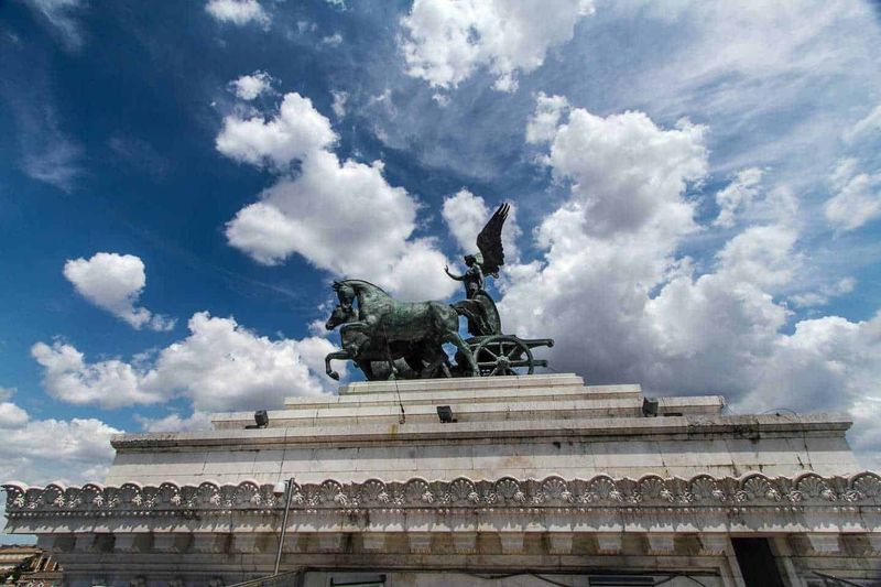 10 siti da visitare a Piazza Venezia Roma 11 quadriga Vittoriano