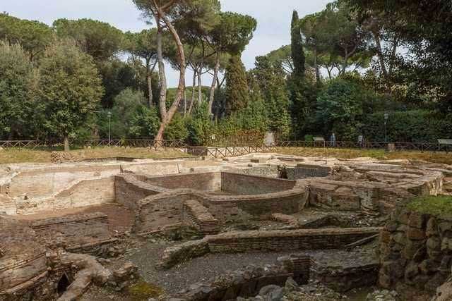 Via Appia Antica in bici sulla "Regina delle strade" a Roma