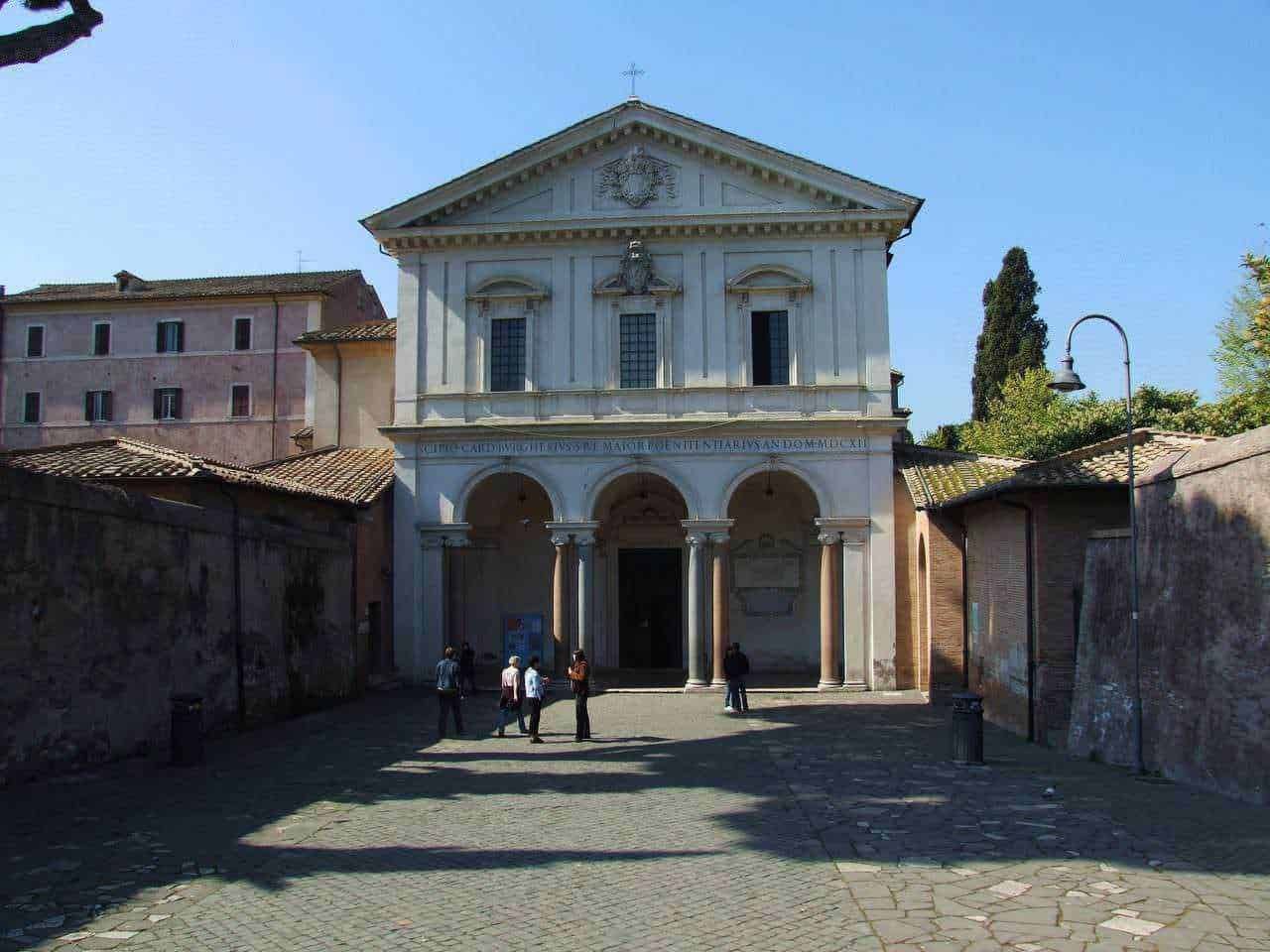 Via Appia Antica in bici sulla "Regina delle strade" a Roma