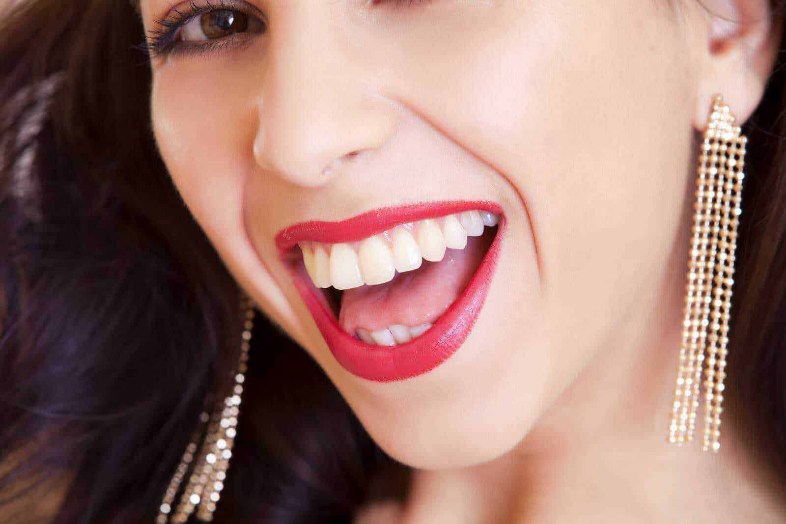 Come scegliere gli orecchini giusti: 5 regole per valorizzare il viso
