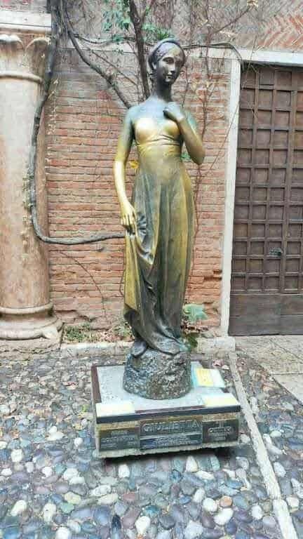 Dove si trova Verona, Meteo e cosa vedere nella Piccola Roma (2026) 17 statua in bronzo di Giulietta