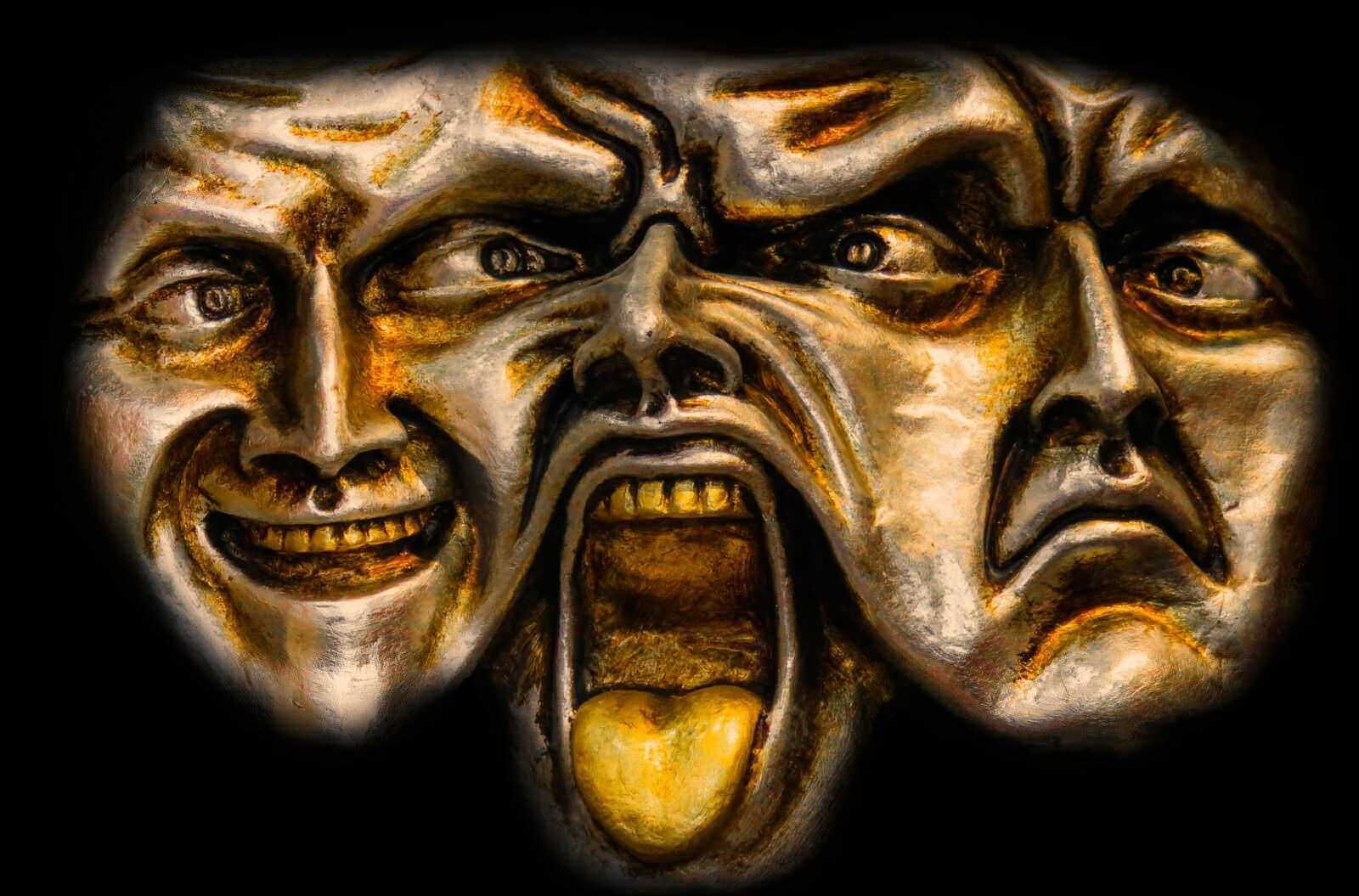 Sindrome da risata patologica: Maschere carnevalesche con tre volti espressivi, simbolo di emozioni contrastanti e drammatiche, ideale per tematiche di teatro, arte e cultura pop. Perfette per blog sul storytelling visivo e la creatività artistica.