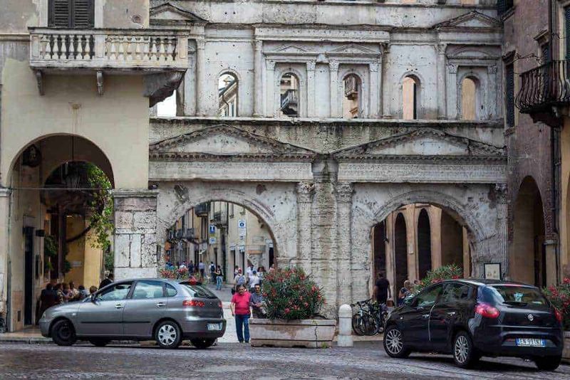 Dove si trova Verona, Meteo e cosa vedere nella Piccola Roma (2026) 11 Porta Borsari a Verona