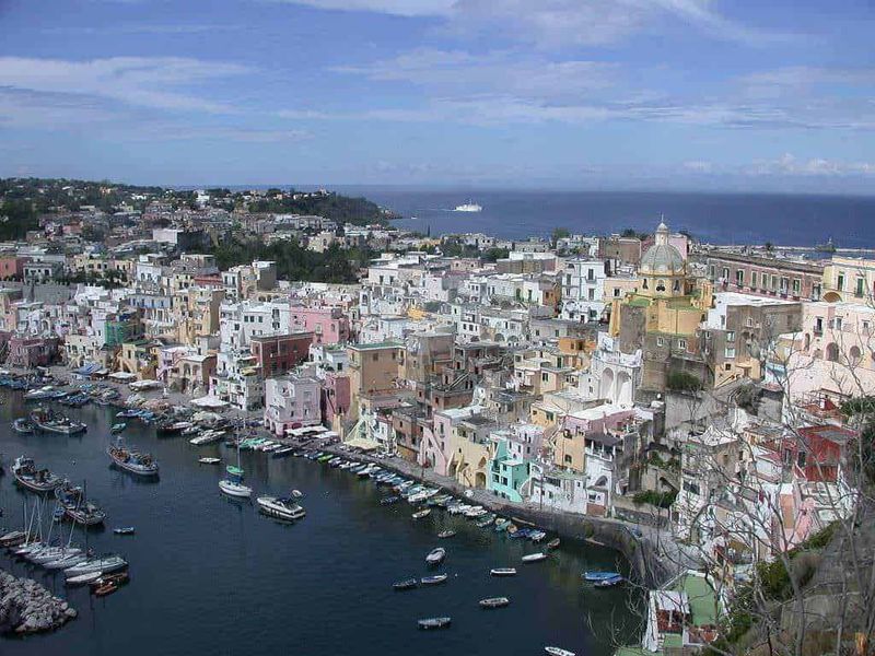 3 isole Flegree: Ischia, Procida e Capri tra mare, terme e borghi 8 Procida- porto Marina Grande