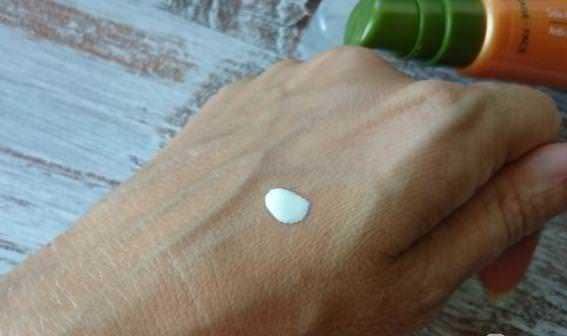 Crema solare viso antimacchia SPF50 Yves Rocher con estratto d'alghe