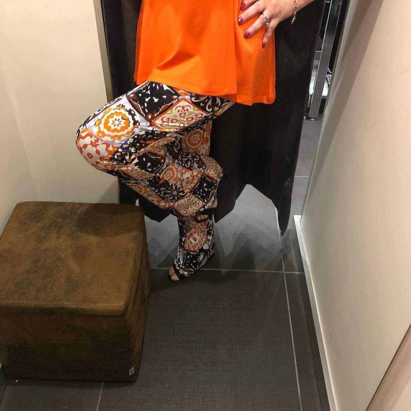 Come abbinare i pantaloni fantasia negli outfit 2 Come indossare i pantaloni stampati