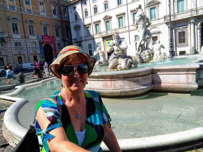 Come scegliere un cappello da donna over 60 3 Cappello da donna scelto in base alle proporzioni della figura