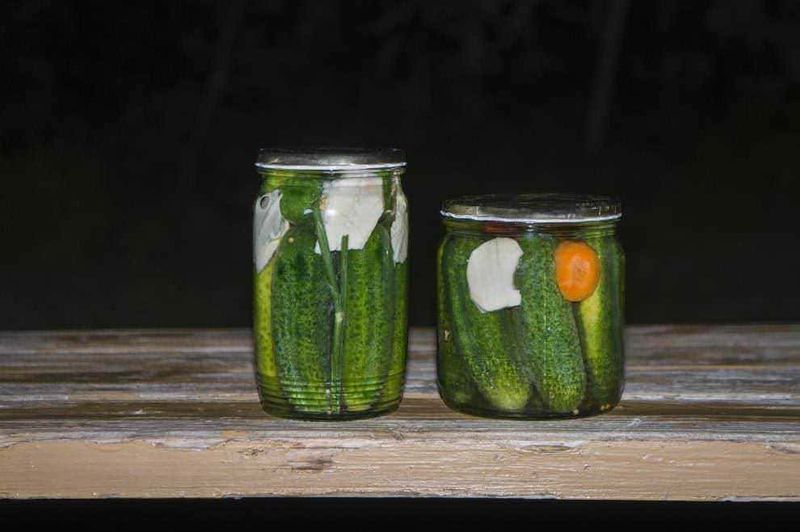 I probiotici naturali contenuti nei cibi fermentati 3 Ricetta dei sottaceti di cetrioli probiotici.