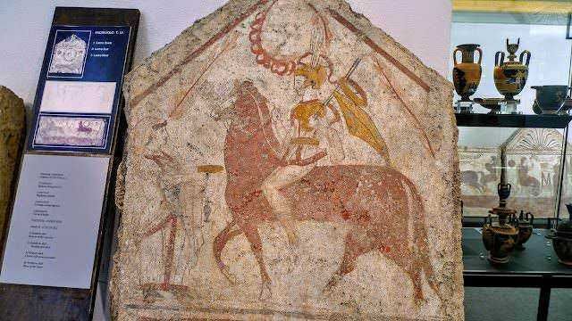 Il generale ritorna trionfante, affresco lucano della tomba, 375-370 aC