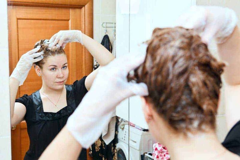 7 motivi capelli bianchi da giovani 3 Perché i capelli diventano bianchi da giovani? 7 motivi