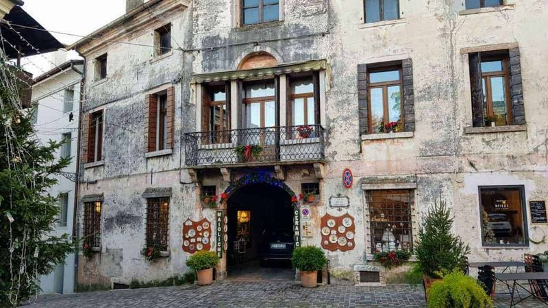 10 cose da vedere a Bassano del Grappa in un giorno: Guida 10 Museo della Ceramica - Palazzo Sturm