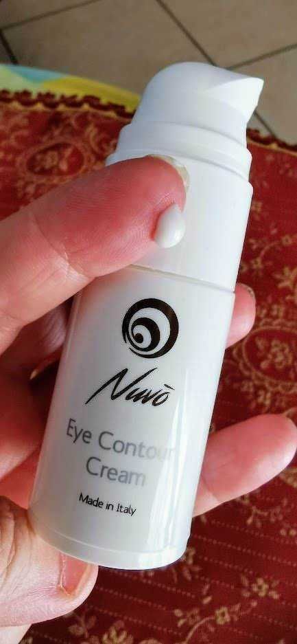 Crema contorno occhi Nuvò antirughe e idratante: Crema contorno occhi Nùmò, prodotto di alta qualità Made in Italy, per ridurre borse e linee d'espressione, ideale per la cura quotidiana della zona perioculare.