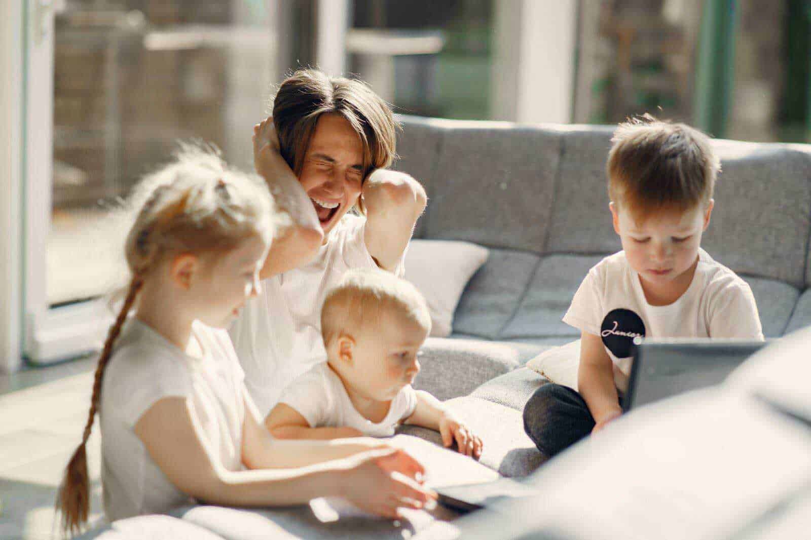 CBD e ansia: famiglia con bambini