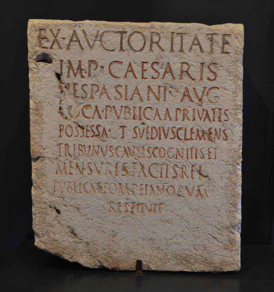 Pompei scavi scoperta: 5 rari reperti emersi dagli scavi archeologici. L'iscrizione di Titus Suedius Clemens: la prova dell'identità di Pompei, 69-79 d.C.