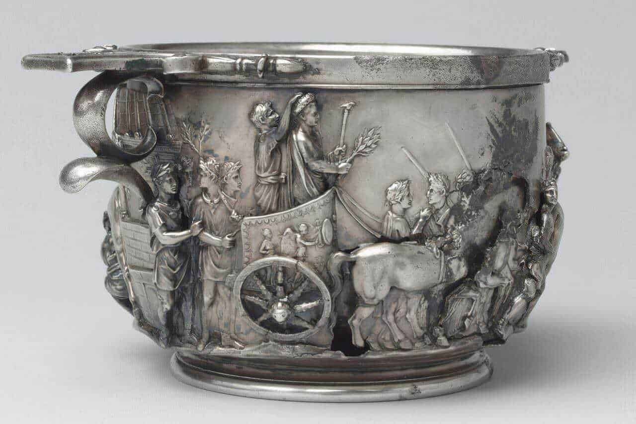 Lo skyphos di Boscoreale con il trionfo di Tiberio. Boscoreale, I secolo d.C.