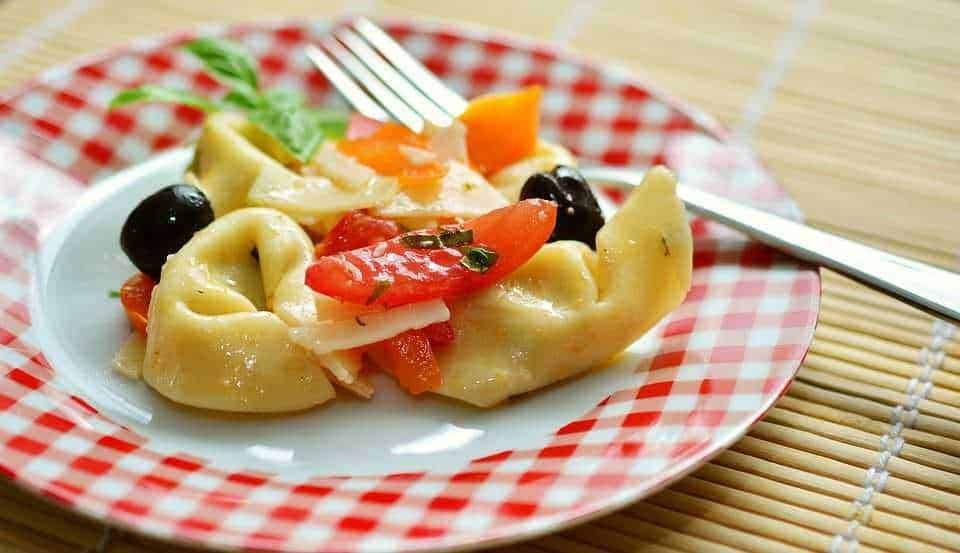 File name: tortellini-con-pomodori-e-olive.jpg.