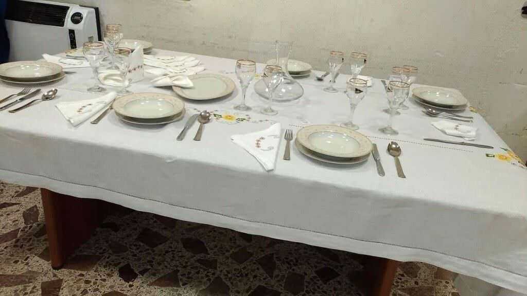 4 tipi di tavoli da pranzo che sfidano il tempo e non passano mai di moda