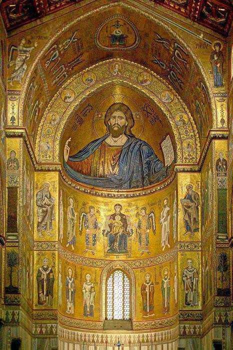 Vernice sacra nel monastero, icona di Cristo Pantocratore all'interno di una chiesa ortodossa, decorazioni religiose e affreschi sacri antichi.