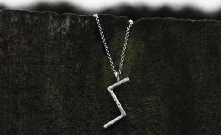 Rune Celtiche e Vichinghe: Alfabeto, significato e come si leggono 4 Collana con simboli runici ispirati alla tradizione vichinga
