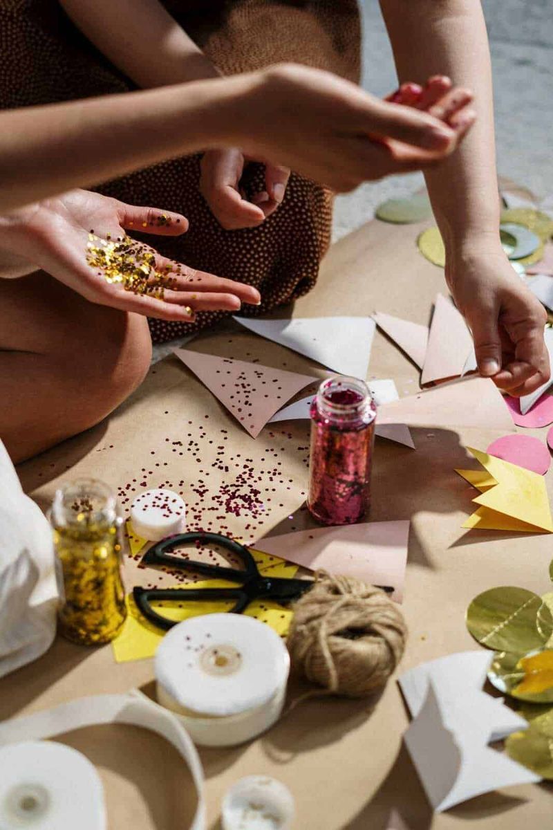 Creazioni fai da te per il Carnevale: dai carri allegorici alle idee con materiali riciclati 8 I gioielli protagonisti: cosa occorre per farli in casa