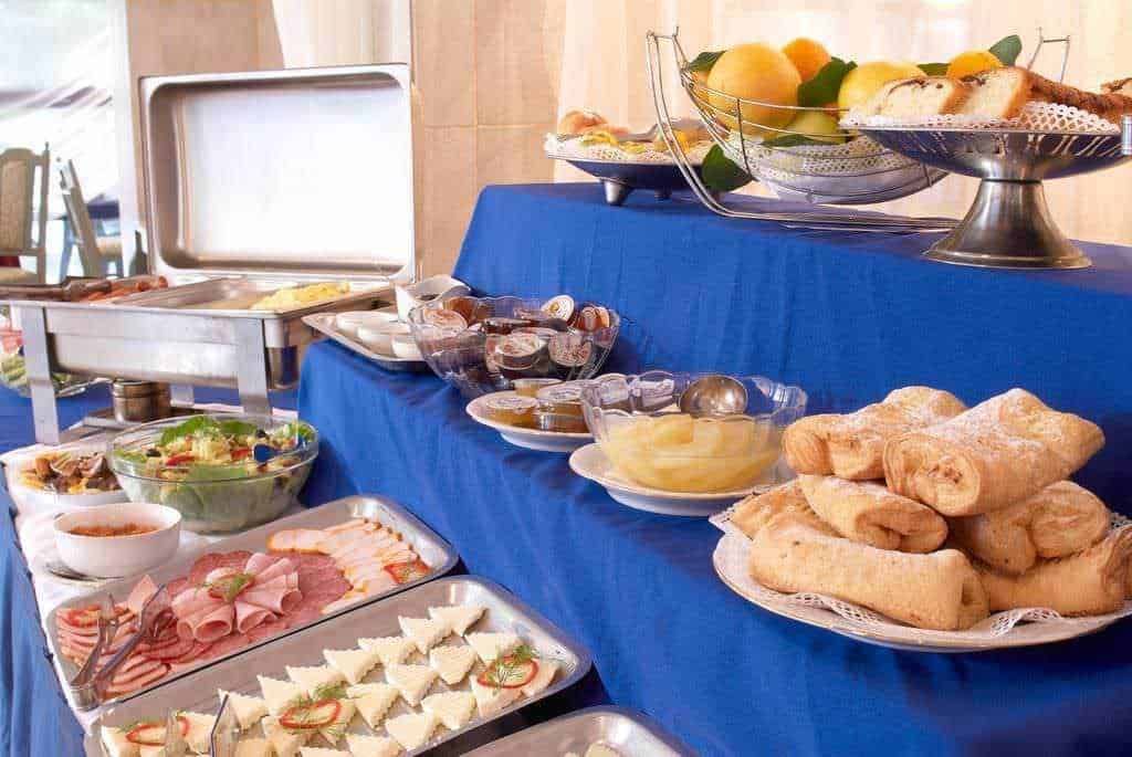 Buffet della colazione continentale in hotel