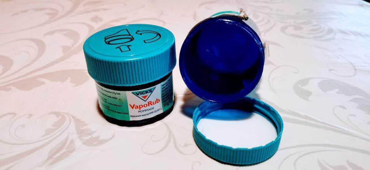 Vicks VapoRub unguento balsamico