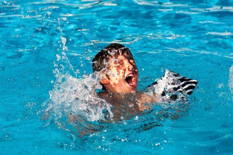 Sintomi d'annegamento idrocuzione in acqua 2 Idrocuzione in acqua cause e sintomi d'annegamento