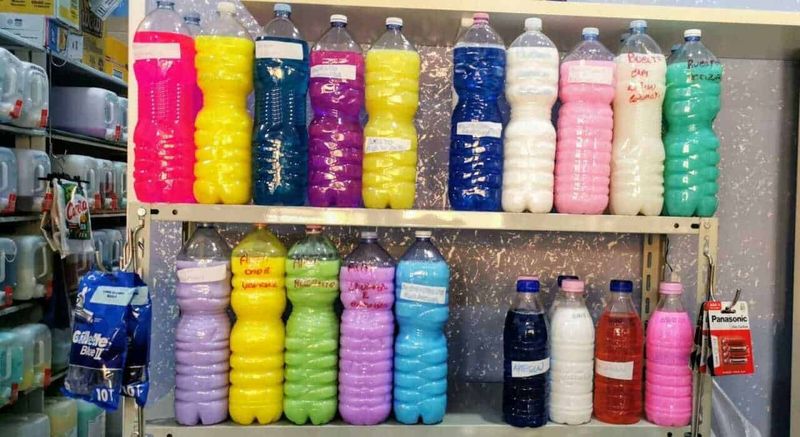 Detersivi alla spina sfusi e zero waste: cosa sono e dove trovarli 2 Distributori di detersivi alla spina sfusi in un negozio zero waste