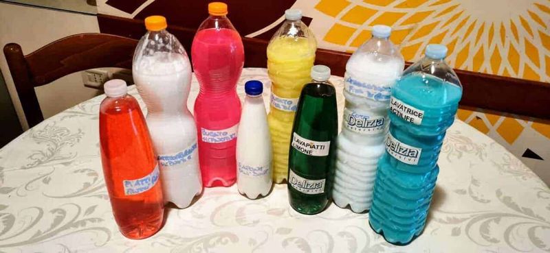 Detersivi alla spina sfusi e zero waste: cosa sono e dove trovarli 4 Bottiglie riutilizzabili per il riempimento di detersivi alla spina sfusi