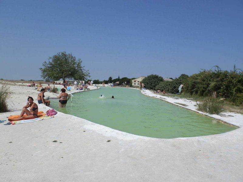 Terme dei Papi, sorgenti ipertermali che rigenerano il corpo 5 Sorgente del Bullicame a Viterbo con acqua termale e area circostante